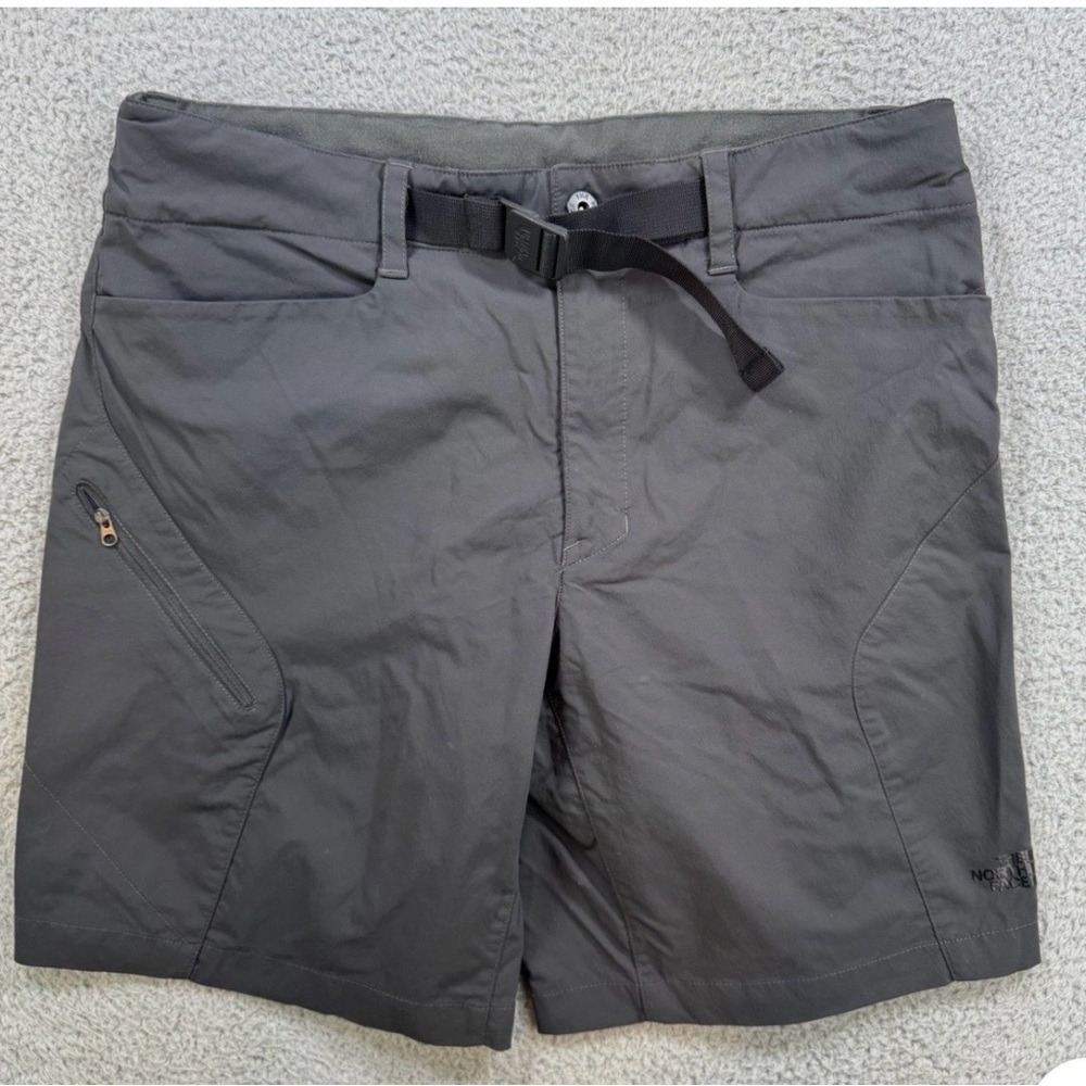 The north face‎ women’s size 32 hybrid hiking tech shorts, gray color belted